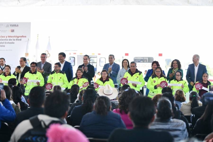 Gobierno de Puebla donó patrullas y mastografos
