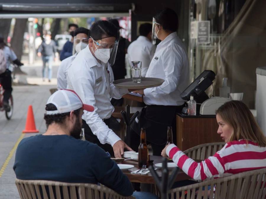 Sector servicios aumenta 1.03% en diciembre: Inegi