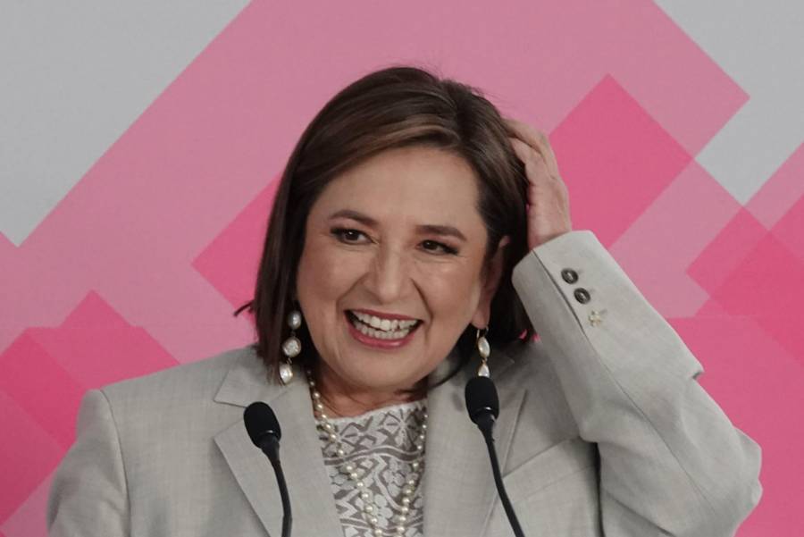 Xóchitl Gálvez genera polémica por presuntamente pegar su chicle en una silla del INE