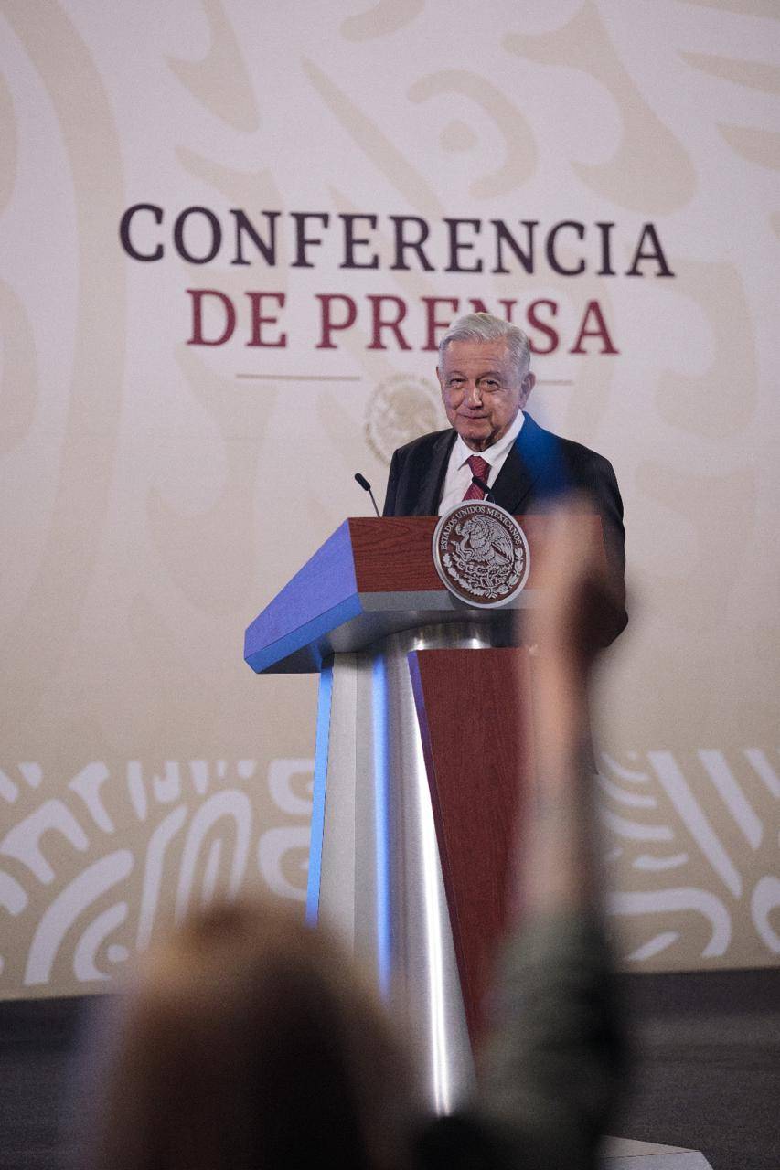 AMLO revela que The New York Times hace un reportaje sobre que recibió financiamiento del narco en 2018; es falso, contesta