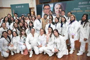 Zoé Robledo reconoce labor de 7 mil 304 médicos graduados del IMSS
