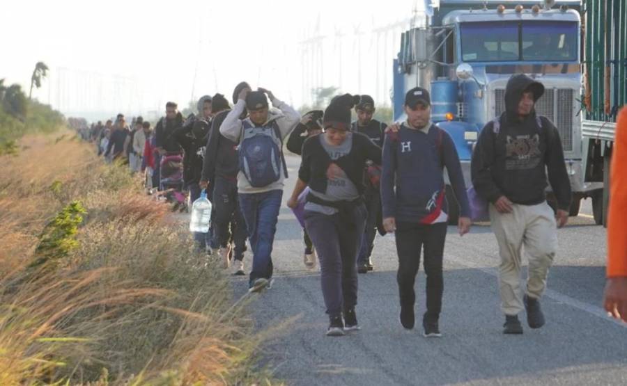 Encuentran sin vida a mujer, posiblemente migrante, en la autopista 135D de Oaxaca
