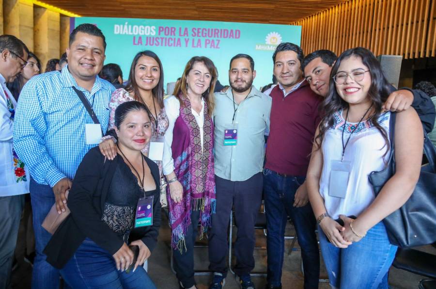 Dialoga Margarita González Saravia con expertos en seguridad