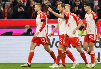 Bayern M&uacute;nich gana al Leipzig con gol en el descuento de Harry Kane