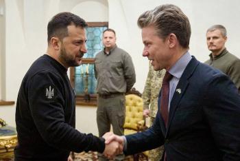 Zelenski urge a entregar material militar a Ucrania para 
