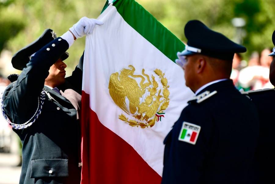 Encabeza Delfina G&oacute;mez la Ceremonia Conmemorativa por el D&iacute;a de la Bandera