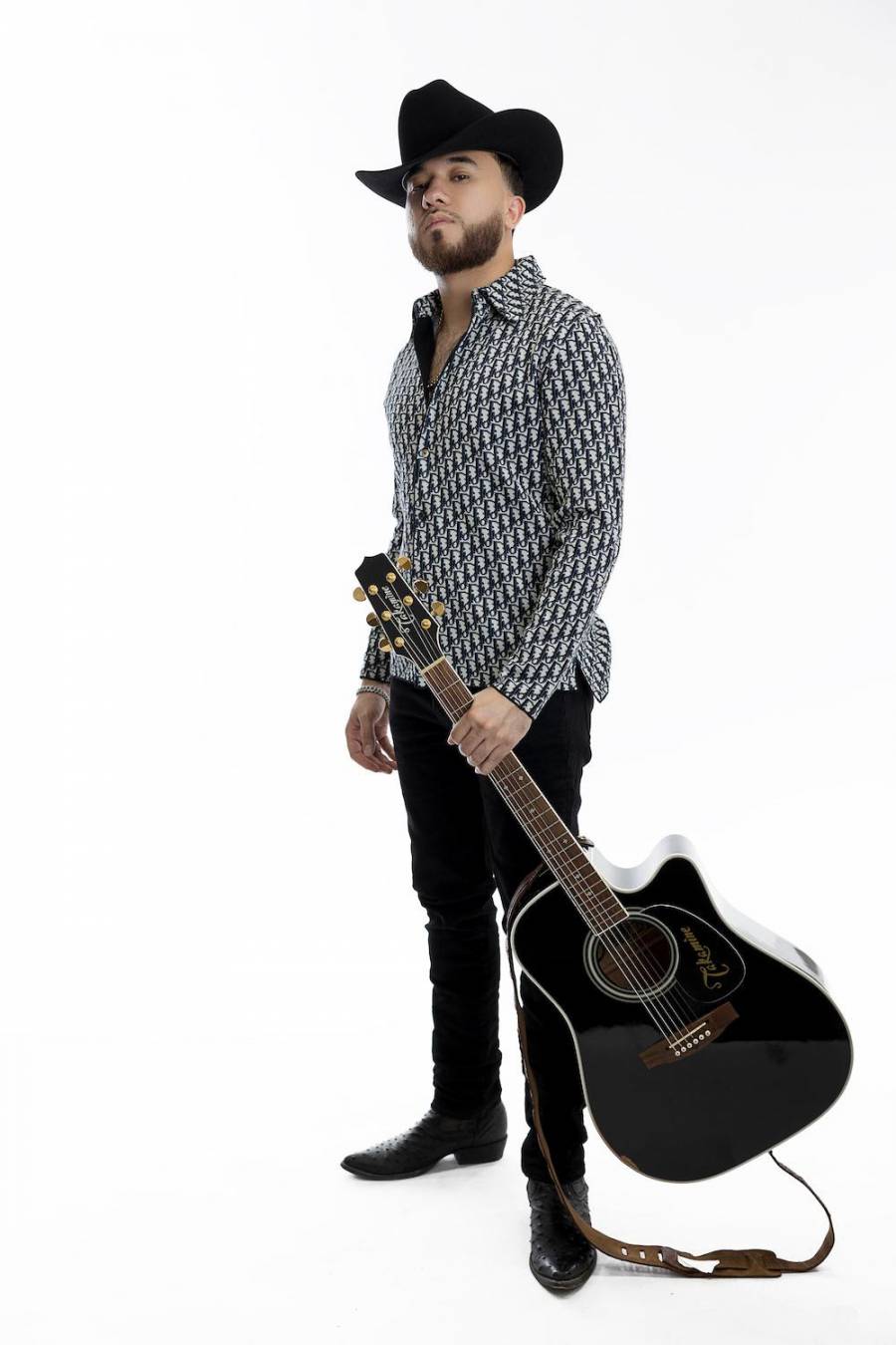 Noe se lanza al estrellato con su primer EP “Estos tragos van por ti”