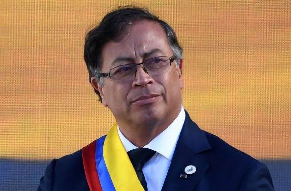Petro Acusa a Thomas Greg: Esc&aacute;ndalo en la adjudicaci&oacute;n de pasaportes