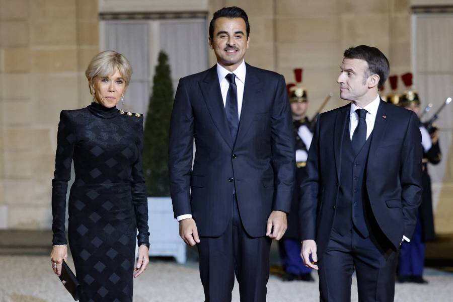 Emir catarí se reúne con Macron en París y participa en una cena con Mbappé