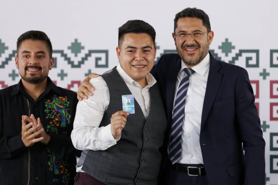 Entrega GobCDMX 3 mil credenciales a jóvenes para acceso gratuito al transporte público