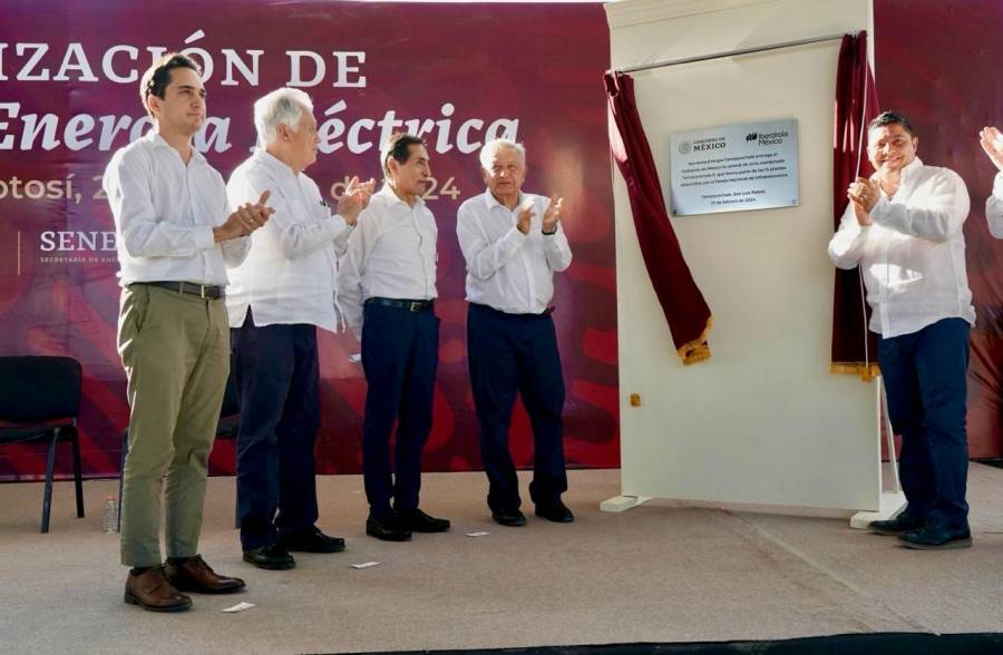 En SLP, AMLO encabeza nacionalización de 13 centrales de energía eléctrica