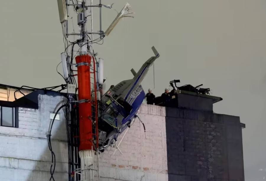 Helicóptero cayó en el barrio Manrique de Medellín, Colombia