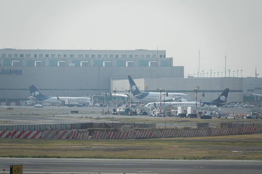 Aerolíneas cancelan vuelos en el AICM por actividad del volcán Popocatépetl