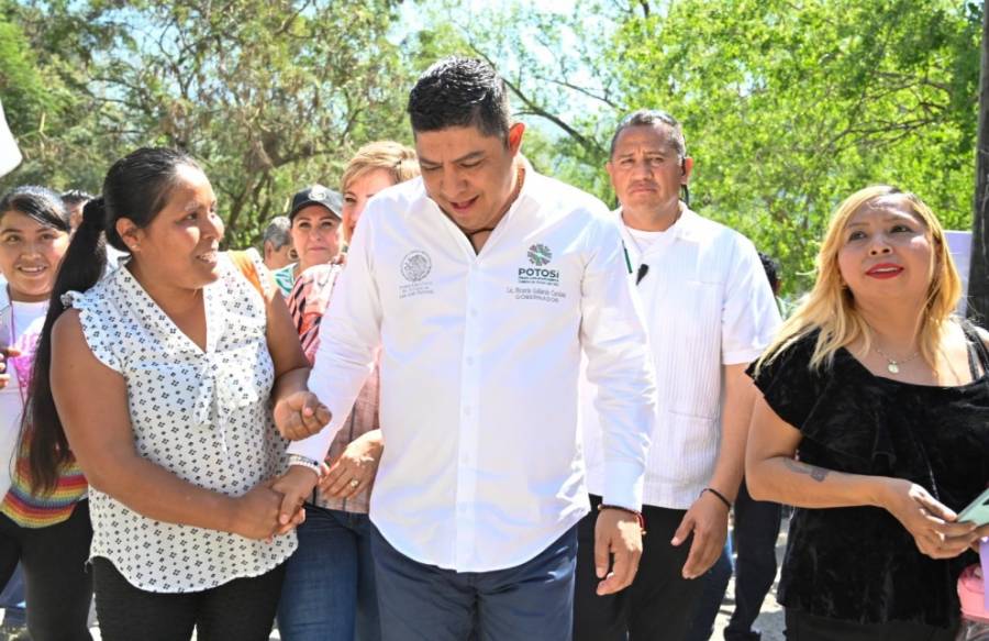 Gobierno del Estado realiza inversión en Tamazunchale para crear camino rural