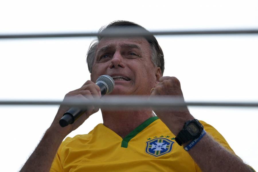 Bolsonaro ingresa al hospital para someterse a exámenes por hernia abdominal