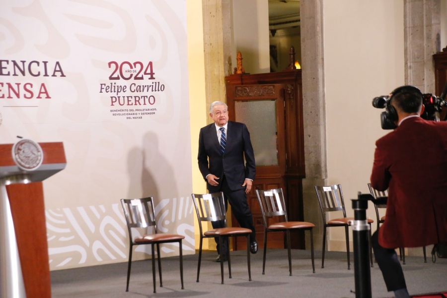 Pide AMLO prudencia en temas a tratar en la ma&ntilde;anera por campa&ntilde;as electorales