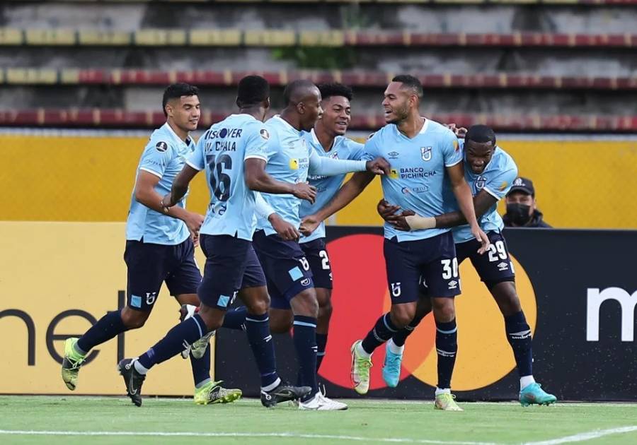 Católica golea 3-0 a El Nacional y es el primer líder del fútbol de Ecuador