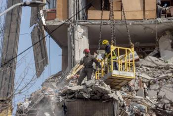 Sube a 12 el n&uacute;mero de muertos en bombardeo ruso en Odesa