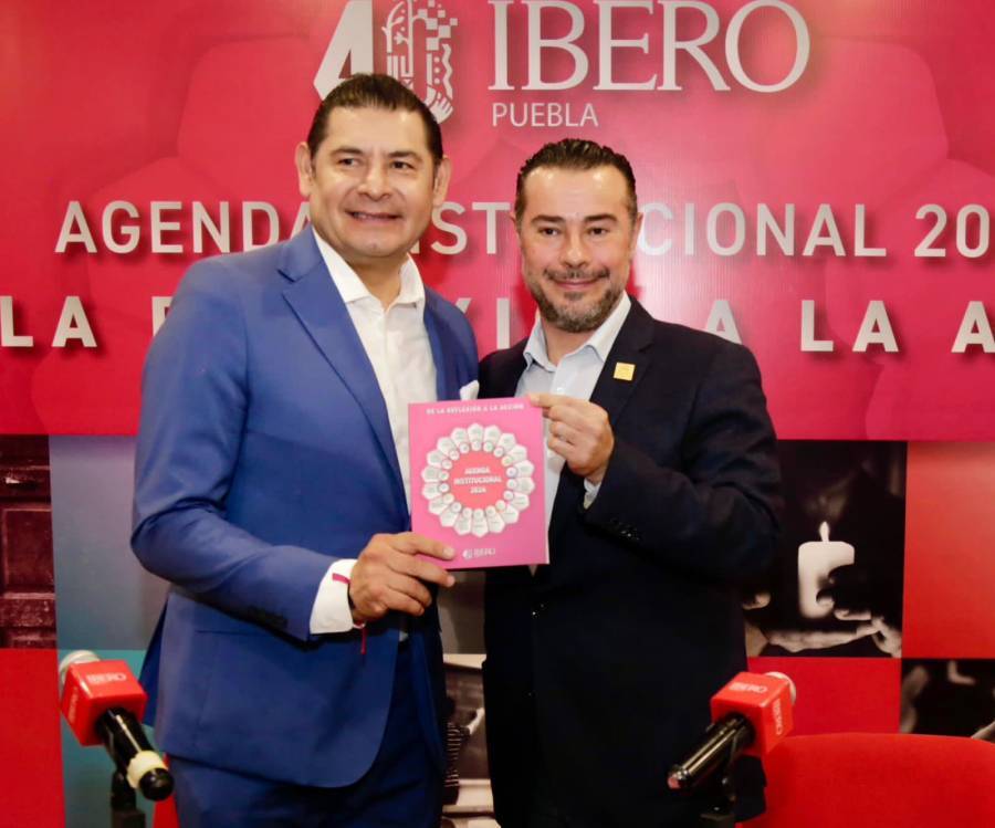 Armenta recibe Agenda institucional de la IBERO