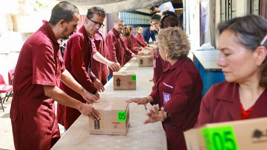 Entrega IPN primer lote de tinta indeleble al INE para elecciones de junio pr&oacute;ximo