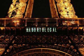 Francia, primer país en proteger el aborto en su Constitución