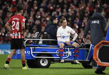 De Jong sufre un esguince de tobillo; lesión muscular para Pedri