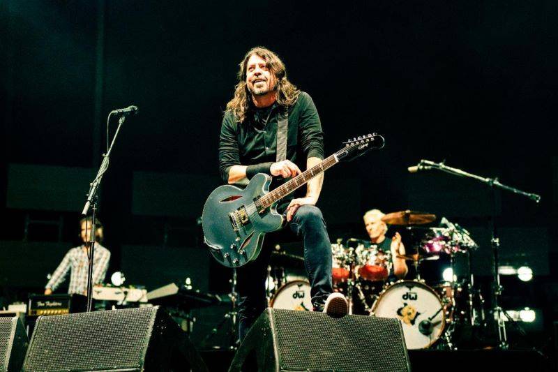 Dave Grohl presenta su legendaria Dave Grohl DG-335 de Epiphone