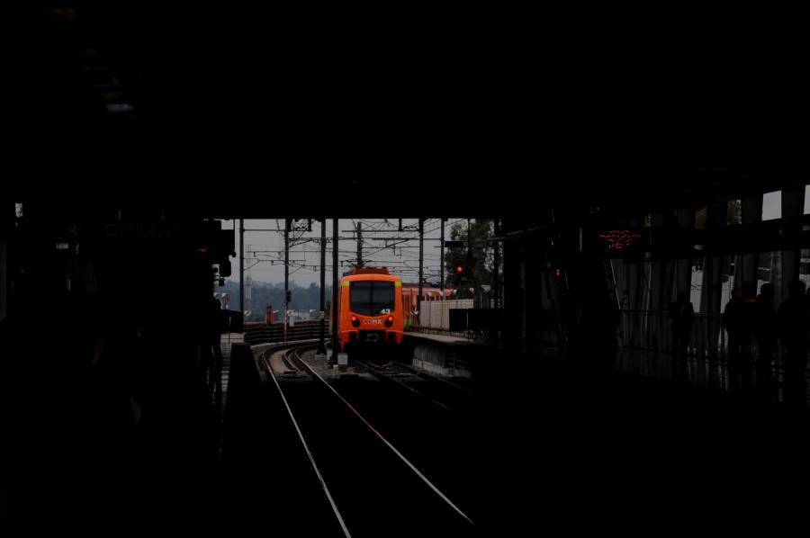 Captan pareja sosteniendo relaciones íntimas en vagón de la Línea A del metro de la CDMX