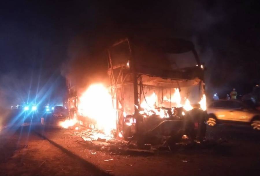 Autobús con más de 40 personas a bordo se incendia en la vía Fusagasugá-Bogotá