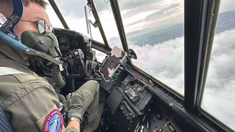 Avión Hércules de la FAC apoya labores de extinción de incendios