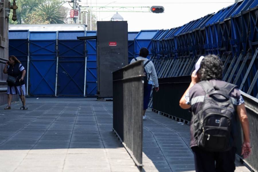 Amurallan recintos ante la megamarcha del 8M en la CDMX
