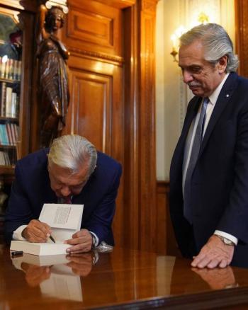 AMLO recibe en Palacio Nacional a ex presidente de Argentina; “somos amigos”, dice el mexicano