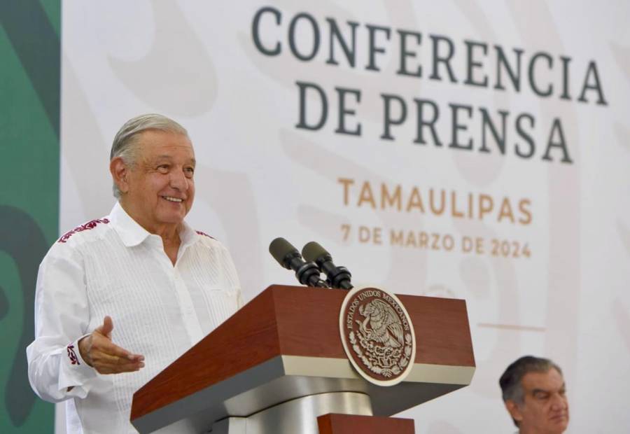 “¿Cu&aacute;ndo se hab&iacute;a visto que quisieran tumbar la puerta o tumbaran la puerta de Palacio?”: AMLO