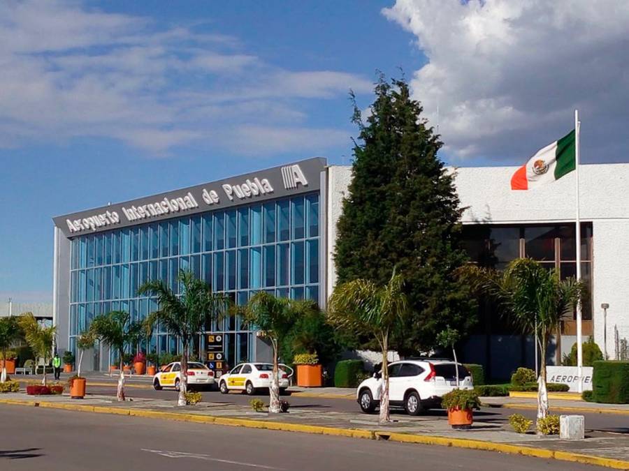 Aeropuerto de Puebla suspende vuelos por ceniza del Popocatépetl