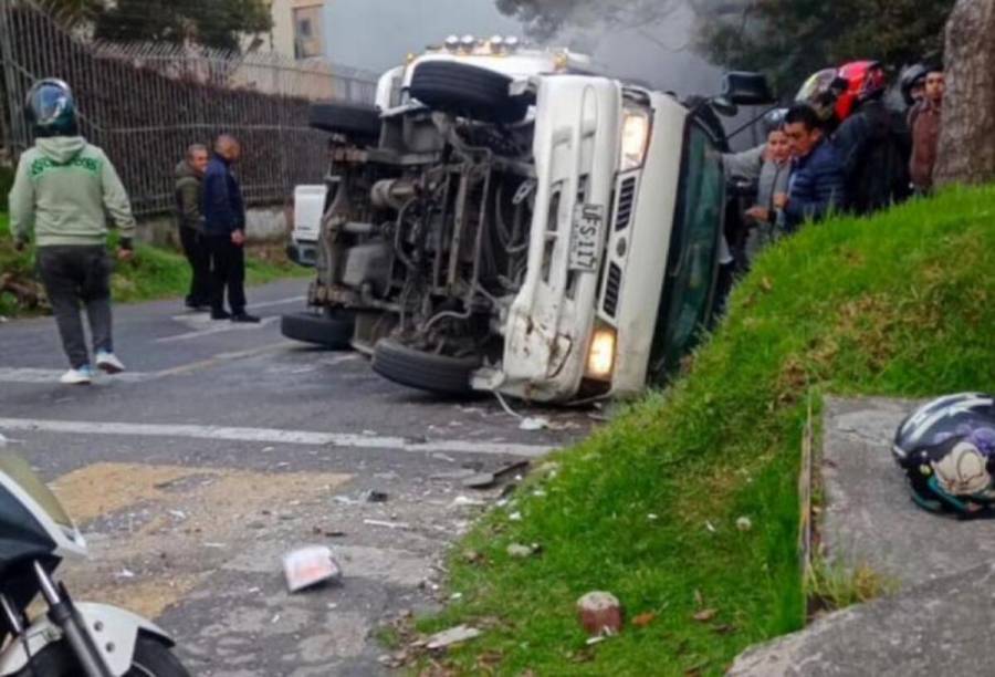 Grave accidente de ruta escolar en Bogotá deja 14 menores lesionados