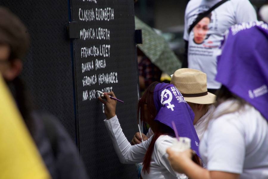 AMLO insta a una manifestación pacífica y sin capuchas por 8M
