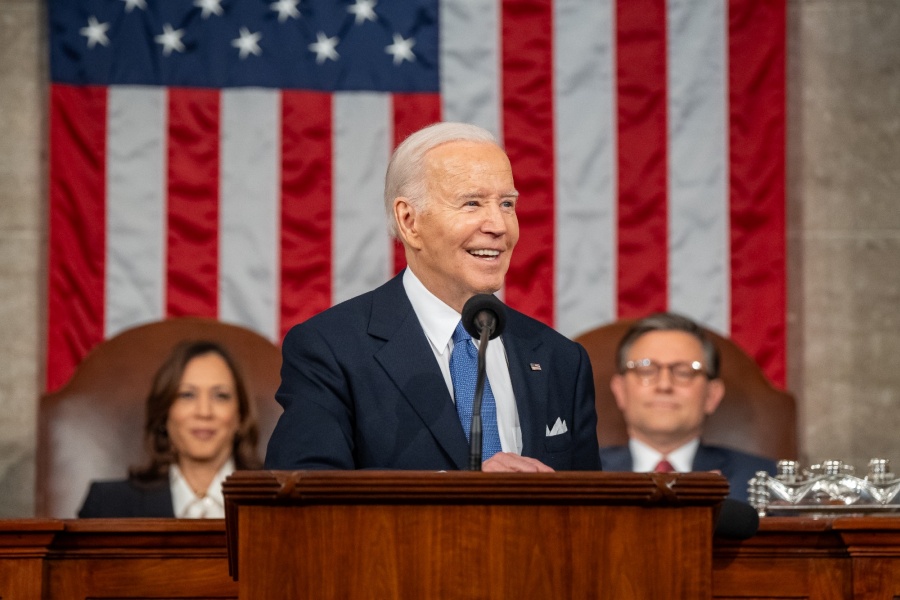 Joe Biden firma paquete de gastos para evitar cierre del Gobierno Federal