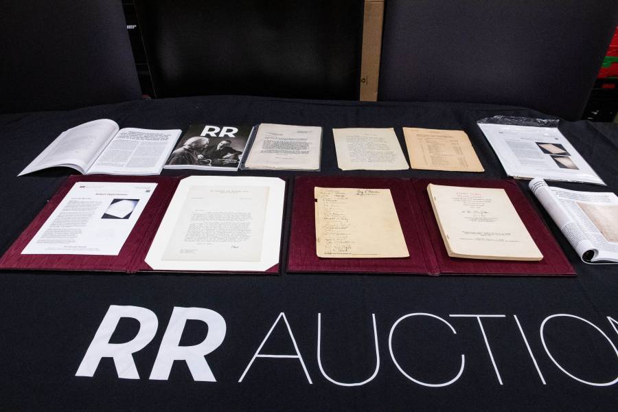 Se subastan documentos que rastrean la creaci&oacute;n de la bomba at&oacute;mica por Oppenheimer