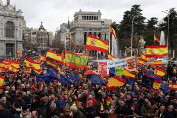 Protesta en Madrid contra la amnist&iacute;a pide la dimisi&oacute;n de Pedro S&aacute;nchez