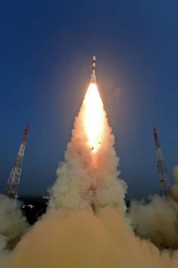 India realiza exitoso vuelo de prueba de misil con m&uacute;ltiples ojivas