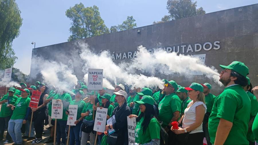 Entregan organizaciones a favor del vapeo cerca de 300 estudios científicos a diputados federales