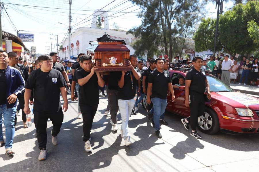 Fugitivo el policía acusado de disparar a normalista de Ayotzinapa