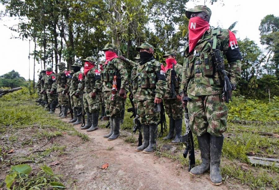 Facci&oacute;n del ELN se compromete a desminar zona en Colombia como gesto de paz