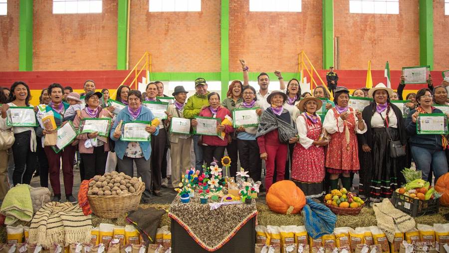 Mujeres campesinas recibieron 188 títulos de tierra en el departamento de Boyacá