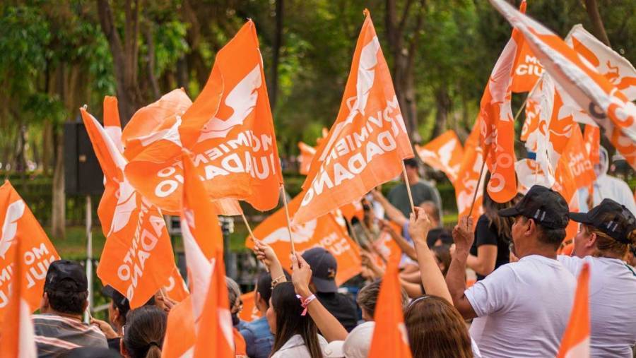 MC da lista de candidatos para el Congreso