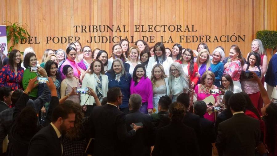 M&uacute;sica y letra hermana a juristas y cantautoras; participa ministra Esquivel