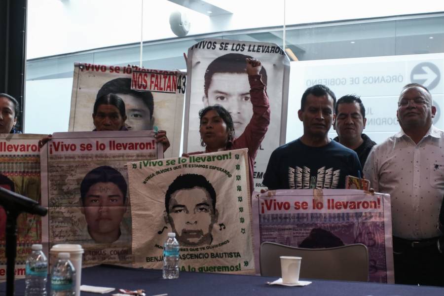 Renuncian a su cargo titulares de las Secretarías de Gobierno y Seguridad en Guerrero por muerte de normalista