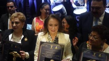 Ministra Esquivel recibe Premio Pro Reinserción Social, por promocionar justicia con perspectiva de género