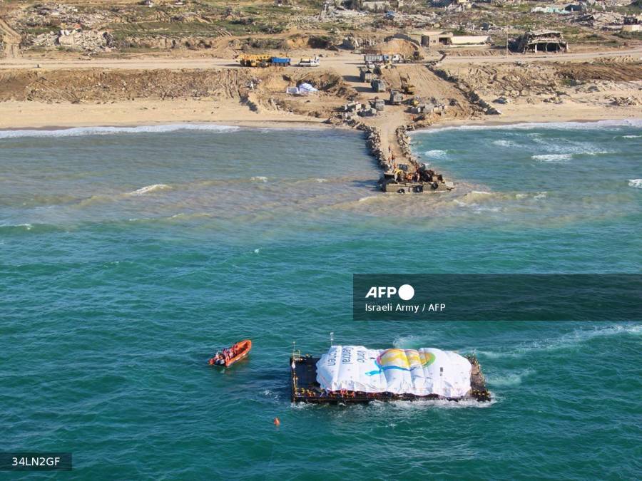 La ayuda humanitaria llevada por barco a Gaza comienza a ser descargada, según oenegé