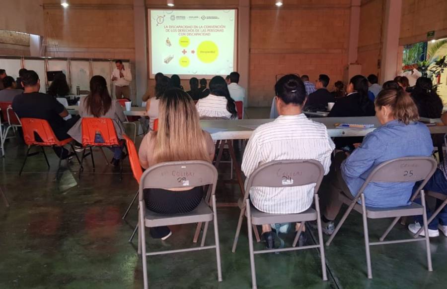 Sensibilizan a personal municipal sobre acciones de inclusión